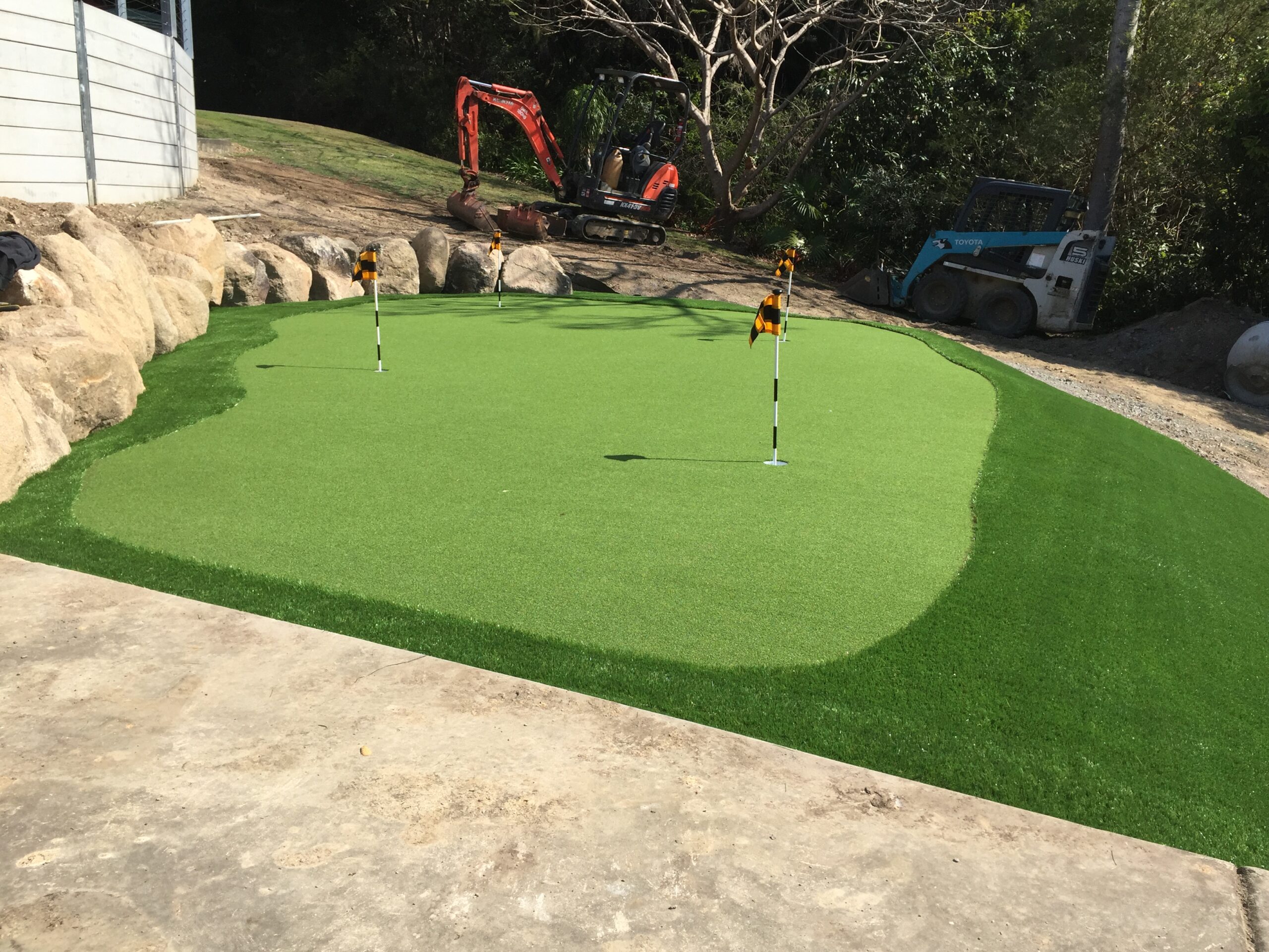 Design Ideas for Backyard Putting Greens - Turf Green Brisbane